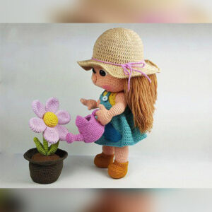 عکس عروسک بافتنی دختر باغبان