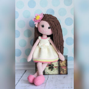 عروسک بافتنی دخترانه‌ی بهار