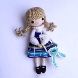 عکس عروسک بافتنی دختر کایلا با لباس