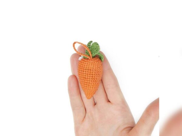 عکس سرکلیدی بافتنی هویج از نمای پشت