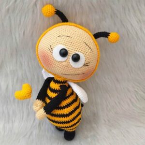 عکس عروسک بافتنی بونی با لباس زنبور