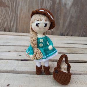 عروسک بافتنی دختر زیبا