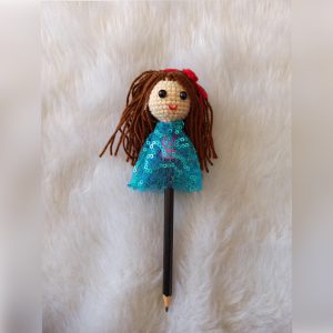 سرمدادی عروسک بافتنی دختر گیسو بلند سر مداد